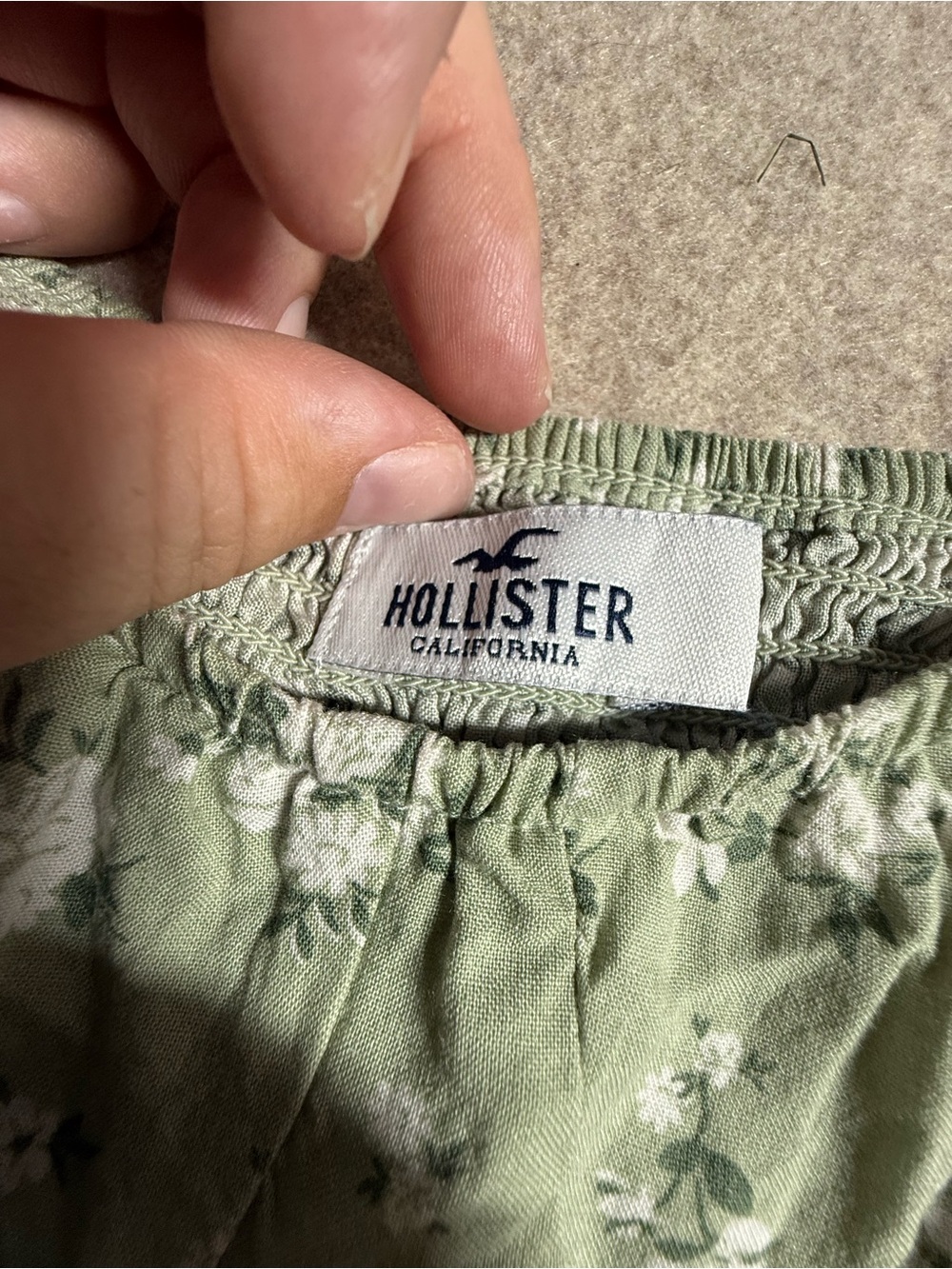 Hollister Light Sage Green Floral Puff-Sleeve Crop Top‎ - Picture 3 of 9